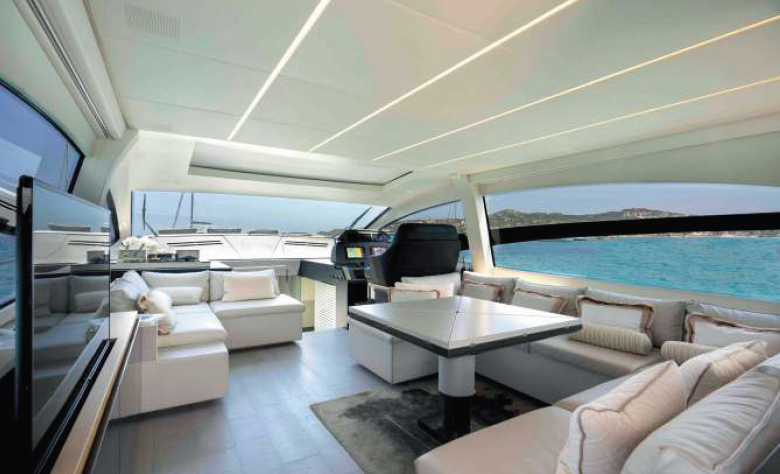 AQUA Pershing 70 - saloon