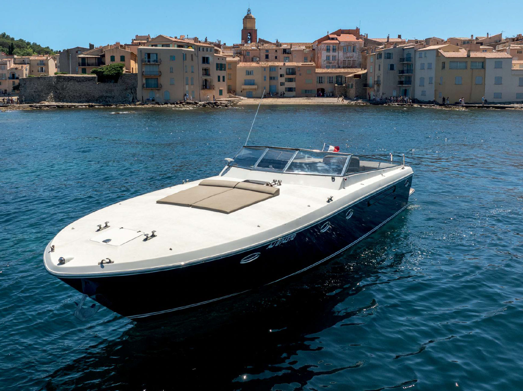 LIBERTY Itama 48 - anchored bow view