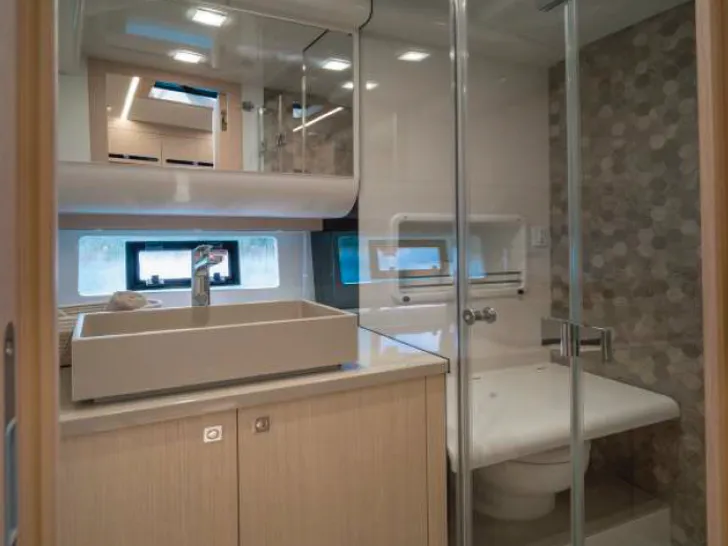 Med 42 - cabin bathroom shower Med 42 - cabin bathroom shower