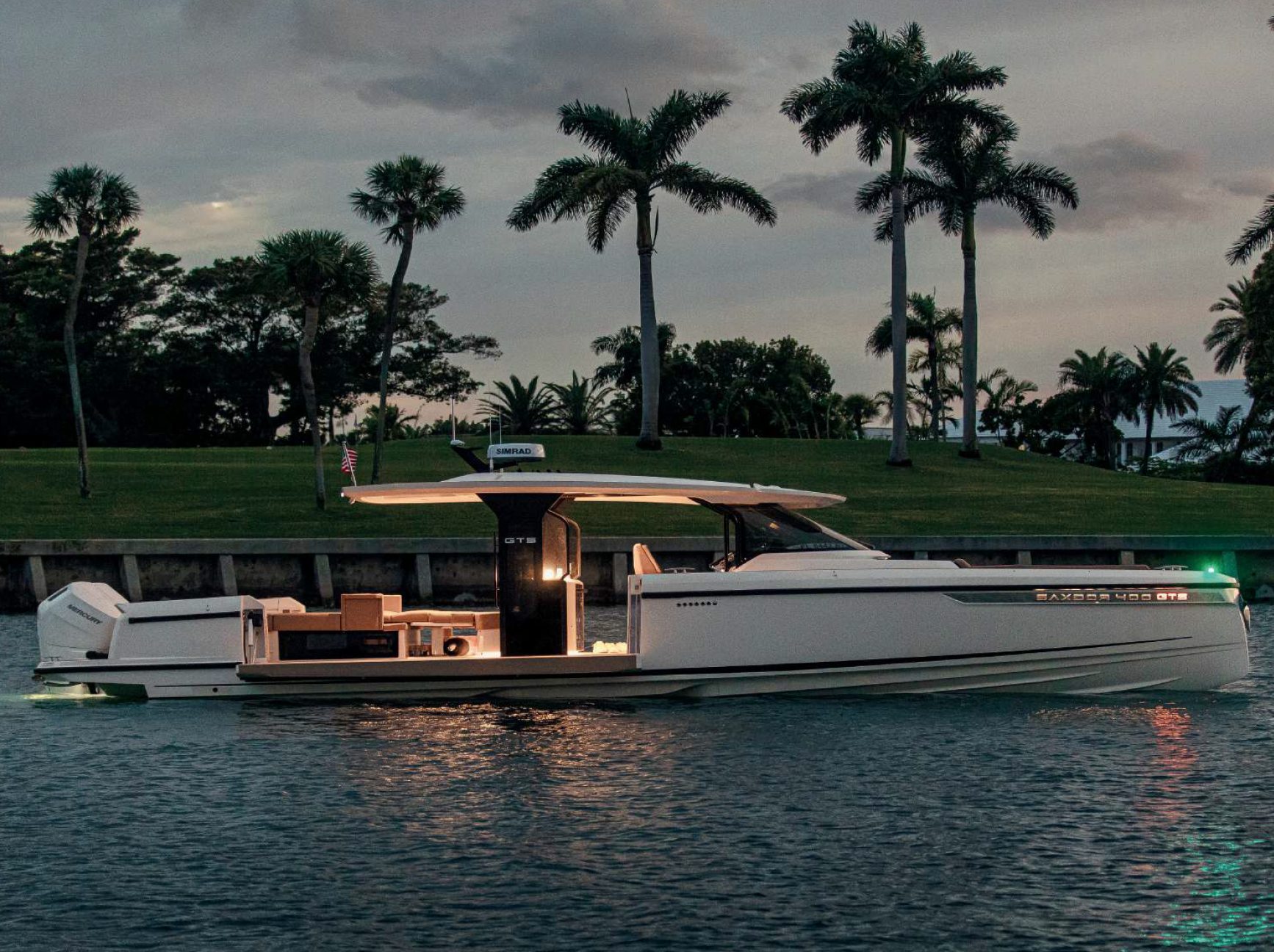 Saxdor 400GTS - side shot anchored