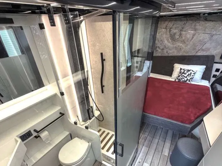SUMMER Wave 60 - VIP cabin bathroom SUMMER Wave 60 - VIP cabin bathroom