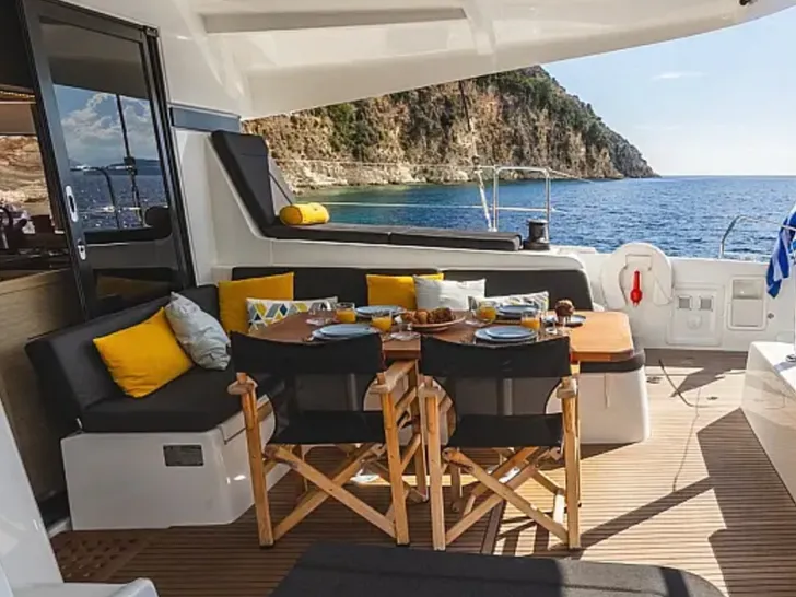 LUNA - Lagoon 42 - aft deck LUNA - Lagoon 42 - aft deck