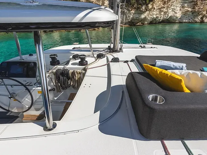 LUNA- Lagoon 42 - flybridge LUNA- Lagoon 42 - flybridge
