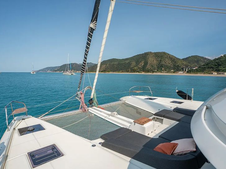 VEGA - Lagoon 55 foredeck VEGA - Lagoon 55 foredeck