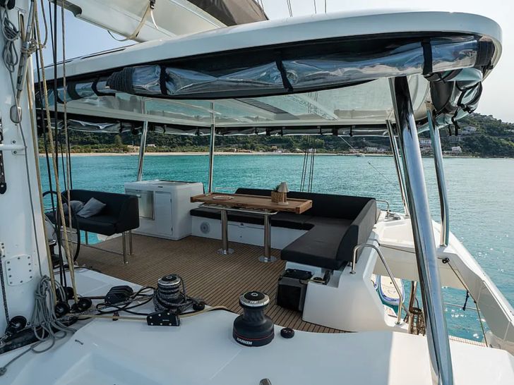 VEGA - Lagoon 55 flybridge VEGA - Lagoon 55 flybridge