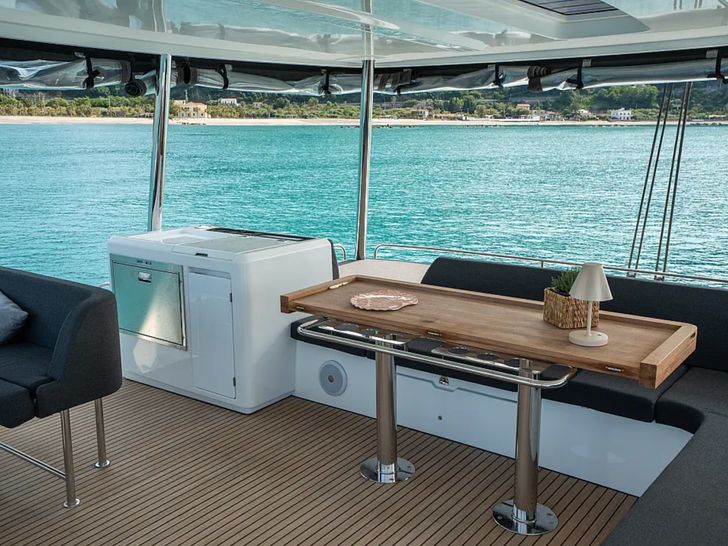 VEGA - Lagoon 55 flybridge VEGA - Lagoon 55 flybridge