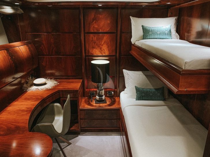 FOR YOUR EYES ONLY Astondoa 102 GLX - bunk cabin FOR YOUR EYES ONLY Astondoa 102 GLX - bunk cabin