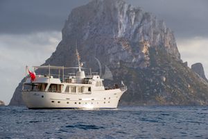 MONARA - Classic Feadship - 4 Cabins - France - Cannes - Antibes - St Tropez MONARA - Classic Feadship - 4 Cabins - France - Cannes - Antibes - St Tropez
