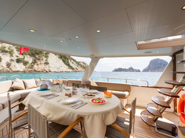 MONARA - Stern Al Fresco Dining MONARA - Stern Al Fresco Dining
