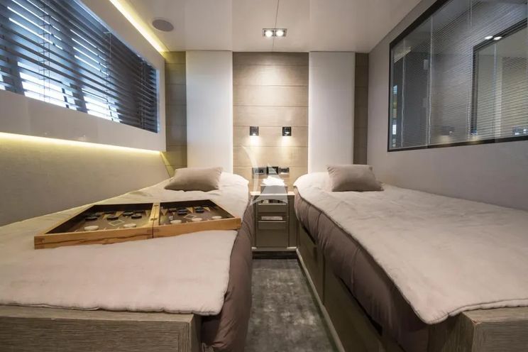 Charter Yacht SUMMER BREEZE - Pearl 75 - 4 Cabins - Cannes - Golfe Juan - Monaco - Antibes - St Tropez