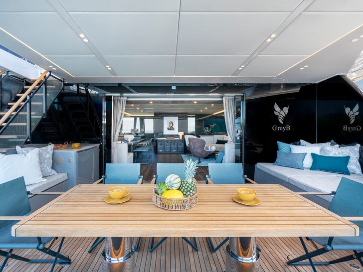 GREYB Sunreef 80 aft alfresco dining area