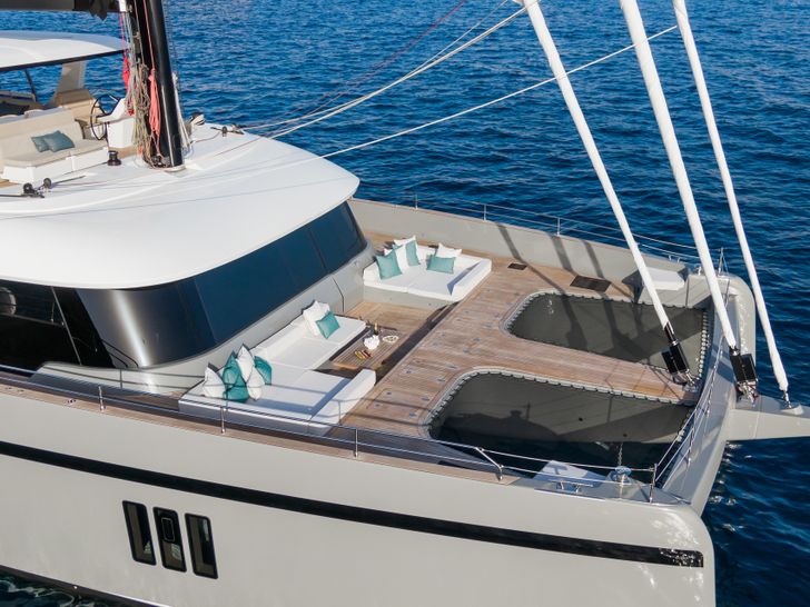 GREYB Sunreef 80 foredeck