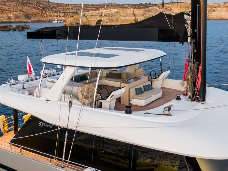 GREYB Sunreef 80 flybridge