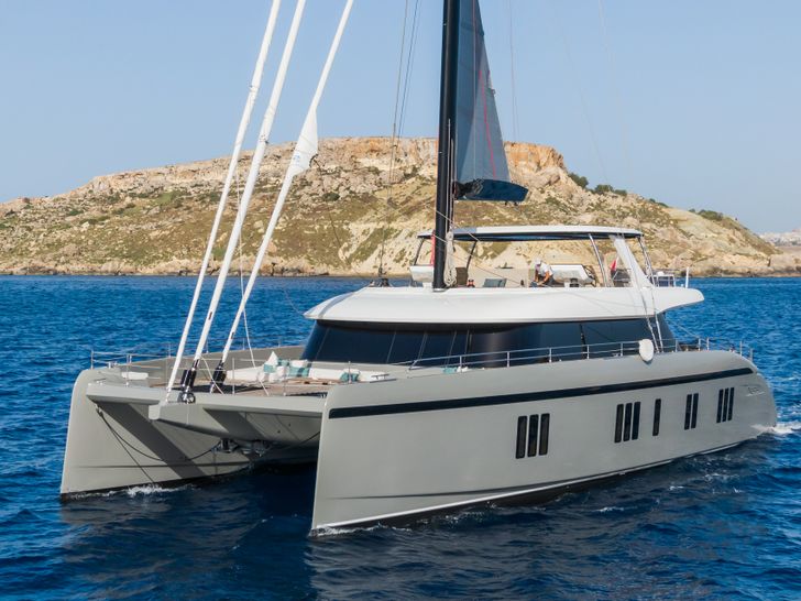 GREYB Sunreef 80 - side profile GREYB Sunreef 80 - side profile