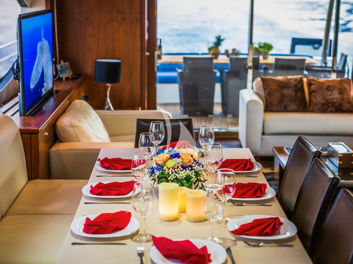 Sunseeker Manhattan 86 THE BEST WAY Dining 1