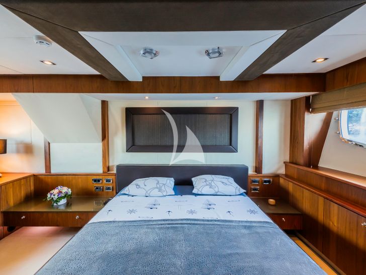 THE BEST WAY Sunseeker 86 - master cabin bed THE BEST WAY Sunseeker 86 - master cabin bed