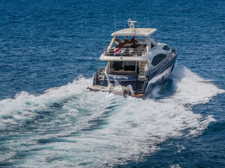THE BEST WAY Sunseeker 86 - cruising aft view THE BEST WAY Sunseeker 86 - cruising aft view