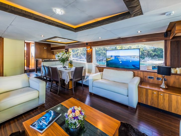 THE BEST WAY Sunseeker 86 - saloon seating THE BEST WAY Sunseeker 86 - saloon seating