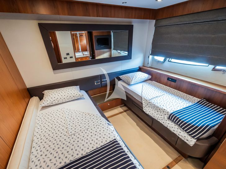 THE BEST WAY Sunseeker 86 - twin cabin 1 THE BEST WAY Sunseeker 86 - twin cabin 1
