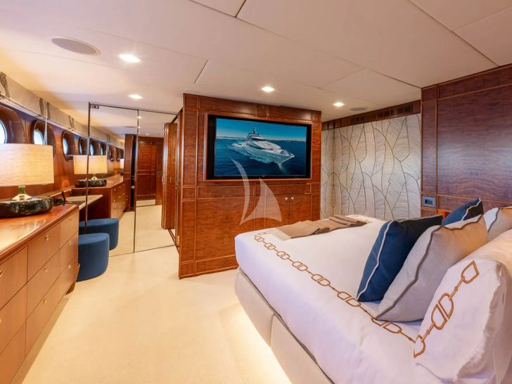 TAHI Heesen 40m - VIP cabin 1 TAHI Heesen 40m - VIP cabin 1