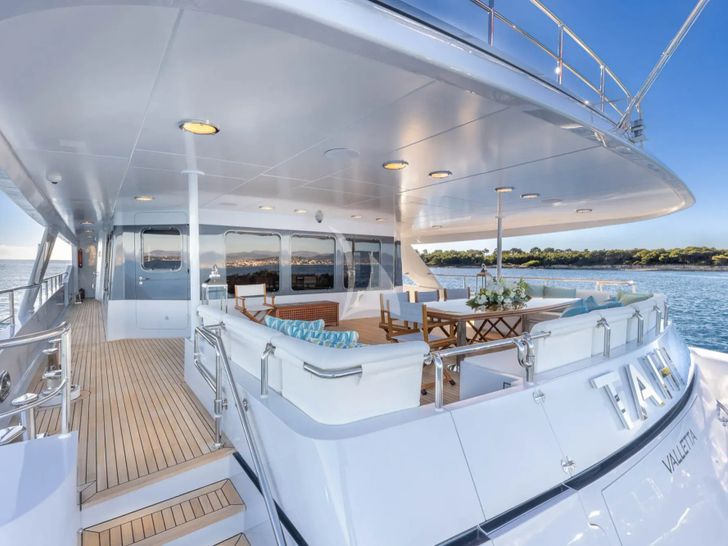 TAHI Heesen 40m - main aft deck TAHI Heesen 40m - main aft deck