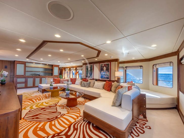 TAHI Heesen 40m - main saloon louge TAHI Heesen 40m - main saloon louge