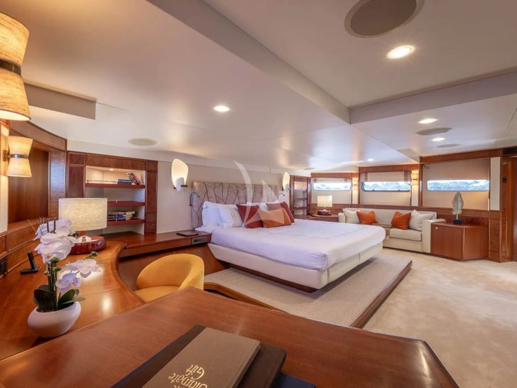 TAHI Heesen 40m - master cabin TAHI Heesen 40m - master cabin