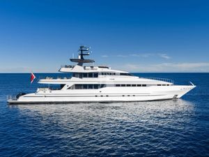 TAHI - Heesen 40m - 5 Cabins - Cannes - St Tropez - Nice - Antibes - Monaco - French Riviera TAHI - Heesen 40m - 5 Cabins - Cannes - St Tropez - Nice - Antibes - Monaco - French Riviera