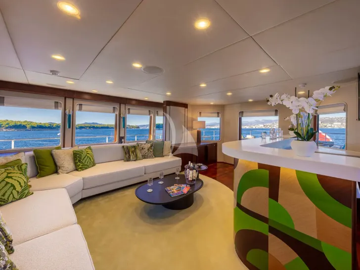 TAHI Heesen 40m - sky lounge TAHI Heesen 40m - sky lounge