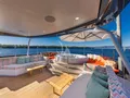 TAHI Heesen 40m - sundeck lounge and jacuzzi TAHI Heesen 40m - sundeck lounge and jacuzzi