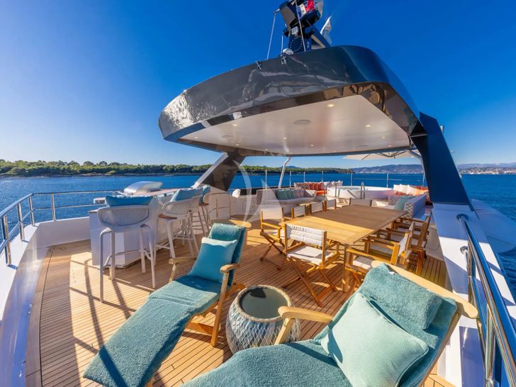 TAHI Heesen 40m - sundeck TAHI Heesen 40m - sundeck