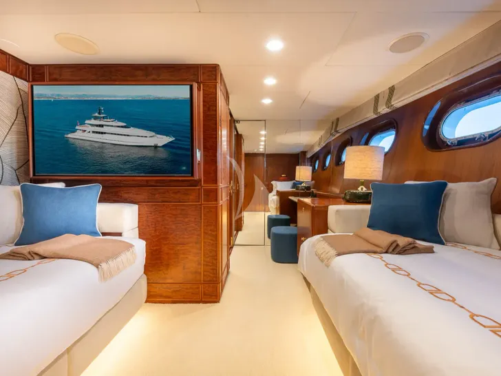 TAHI Heesen 40m - twin cabin TAHI Heesen 40m - twin cabin