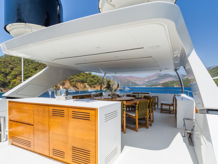 TAKARA ONE Sanlorenzo 38m Sundeck Bar TAKARA ONE Sanlorenzo 38m Sundeck Bar