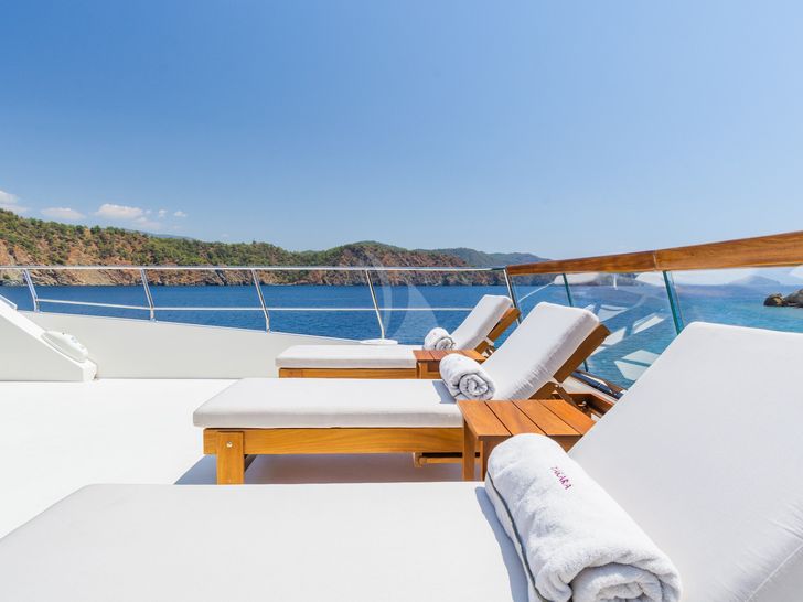 TAKARA ONE Sanlorenzo 38m Sundeck Loungers TAKARA ONE Sanlorenzo 38m Sundeck Loungers