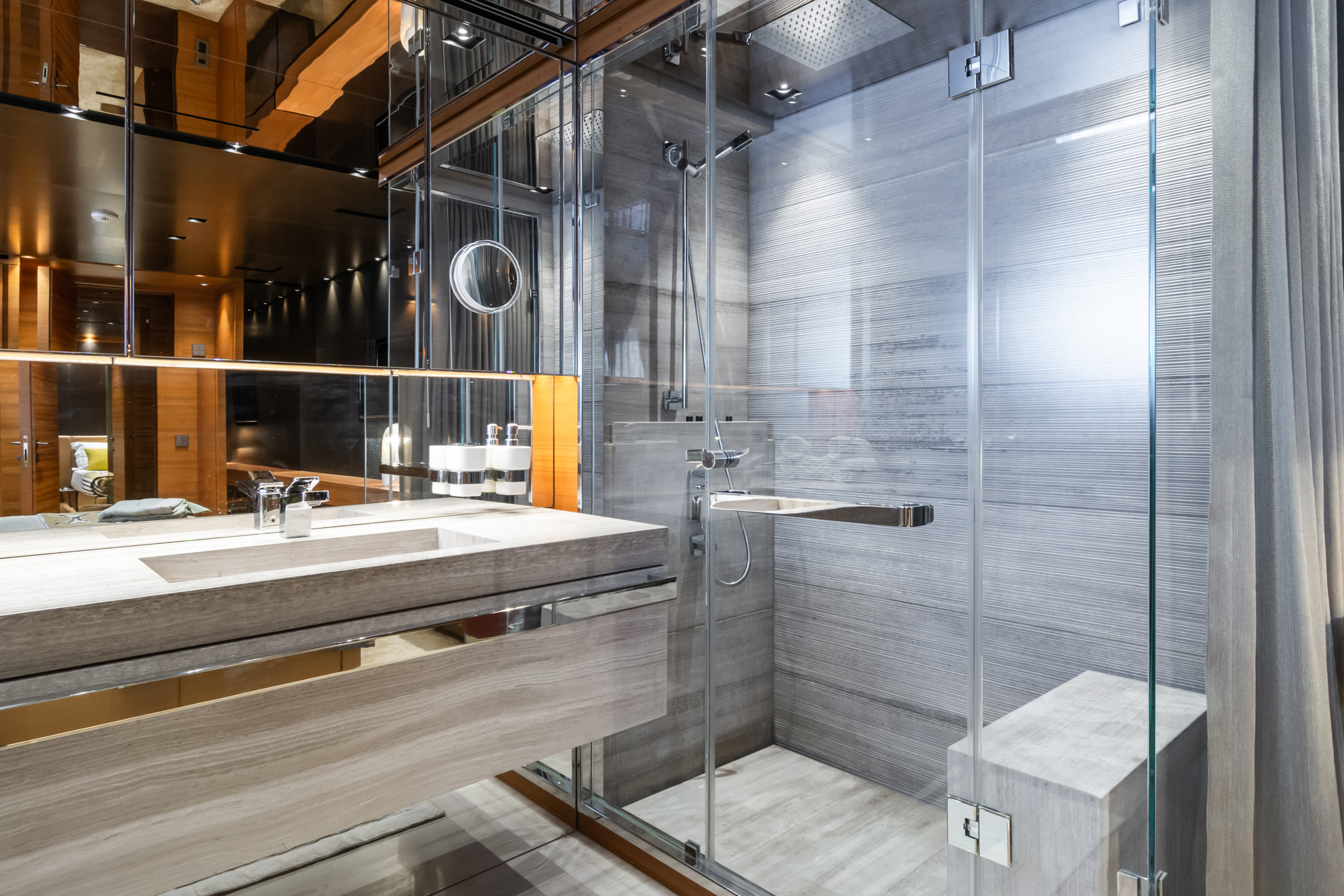 TAKARA ONE Sanlorenzo SD126 - VIP cabin 1 bathroom