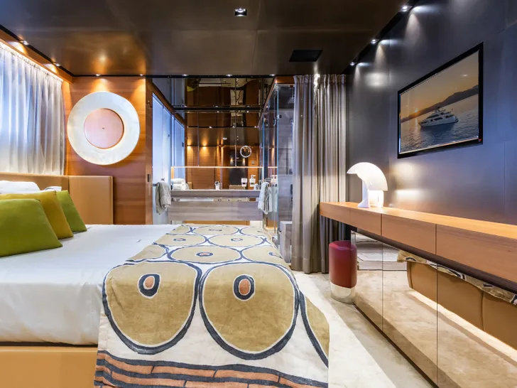 TAKARA ONE Sanlorenzo SD126 - VIP cabin 1 TAKARA ONE Sanlorenzo SD126 - VIP cabin 1