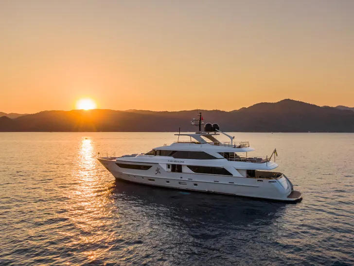 TAKARA ONE Sanlorenzo SD126 - anchored TAKARA ONE Sanlorenzo SD126 - anchored