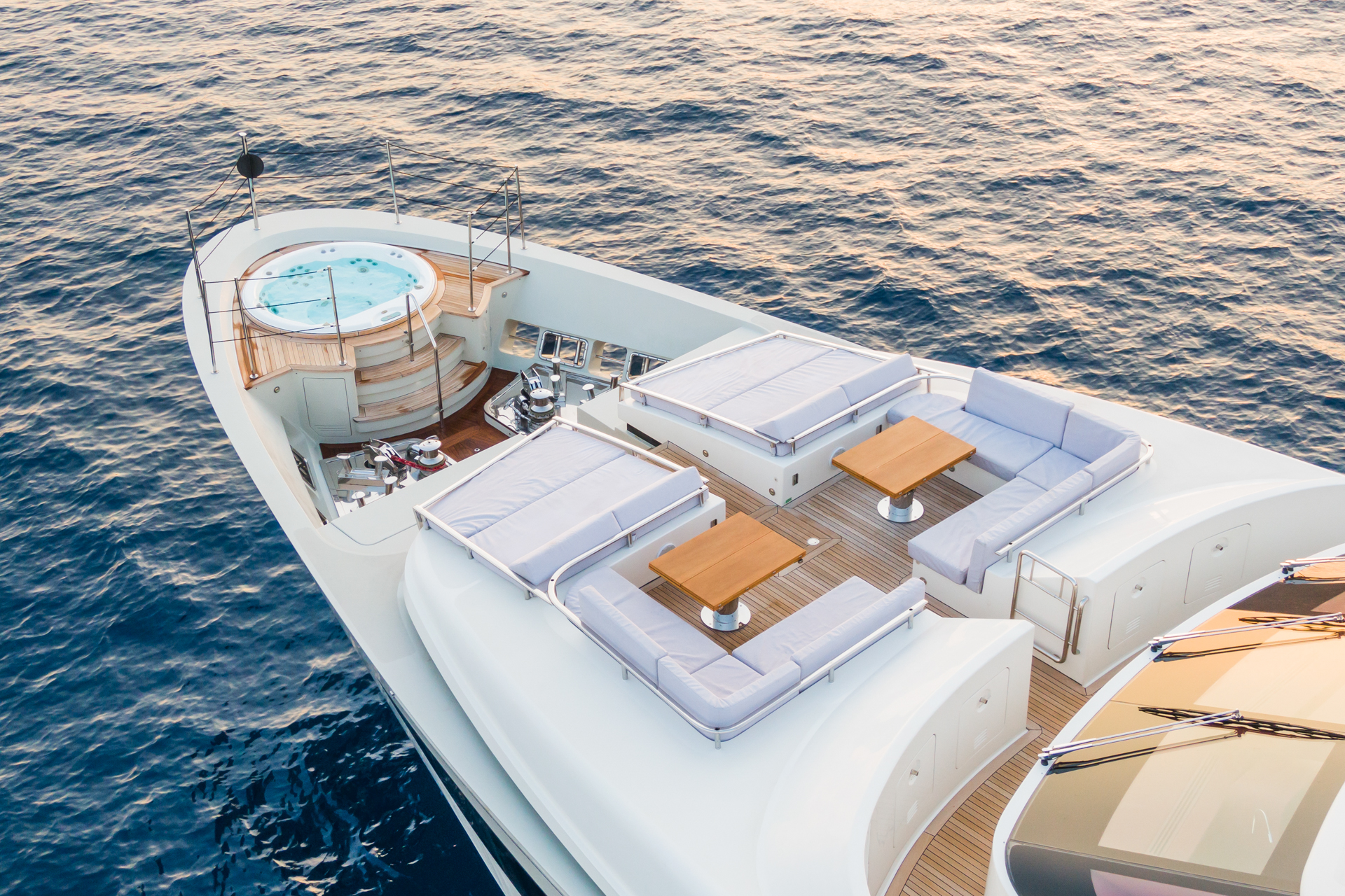 TAKARA ONE Sanlorenzo SD126 - bow lounge and jacuzzi