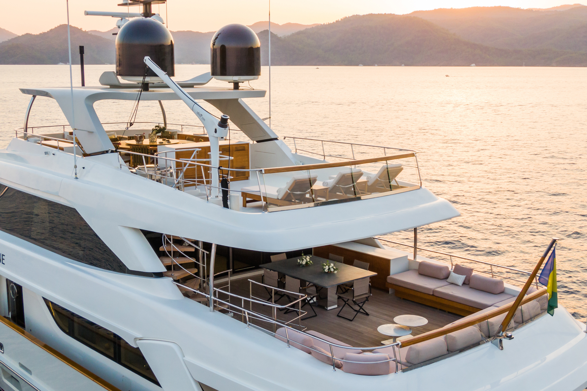 TAKARA ONE Sanlorenzo SD126 - aft decks