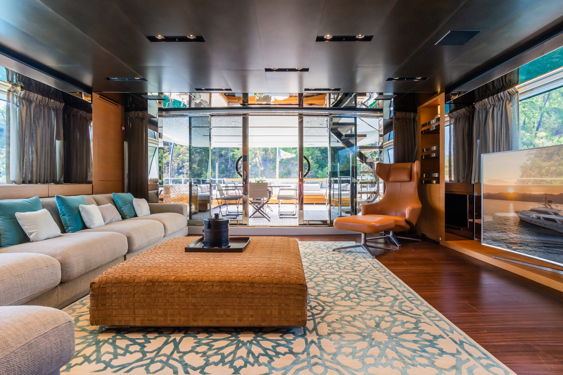 TAKARA ONE Sanlorenzo SD126 - main saloon