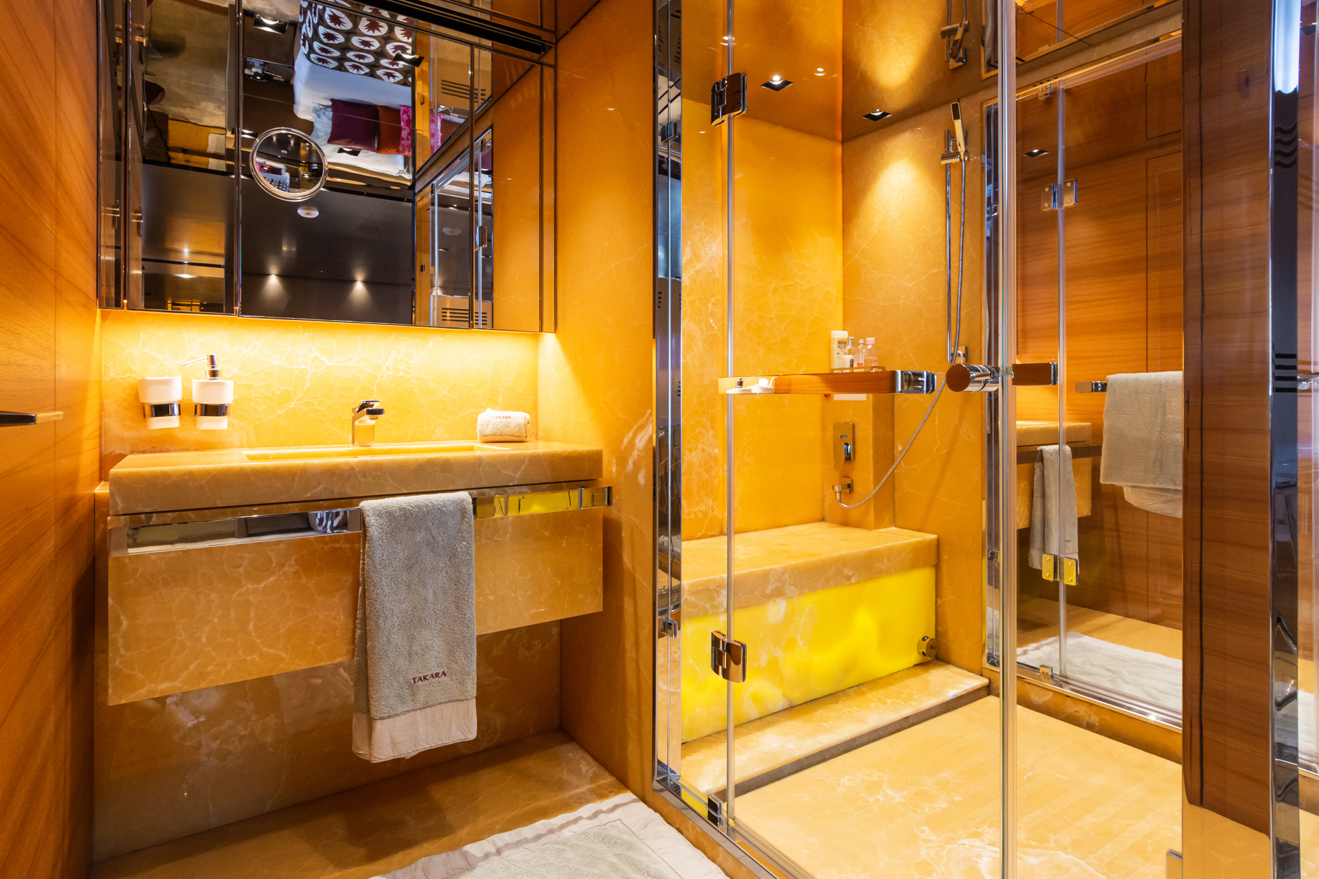 TAKARA ONE Sanlorenzo SD126 - master cabin bathroom