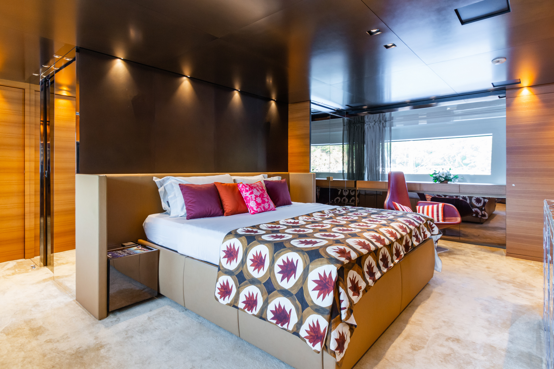 TAKARA ONE Sanlorenzo SD126 - master cabin