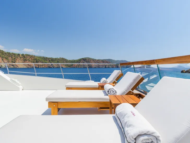 TAKARA ONE Sanlorenzo SD126 - sundeck sunbathing area TAKARA ONE Sanlorenzo SD126 - sundeck sunbathing area