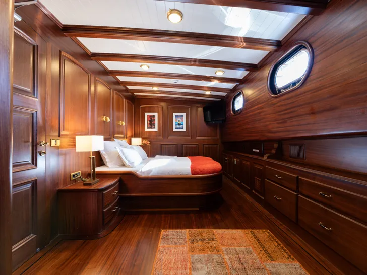 TAKE IT EASIER Umut Yillikci 38m - VIP cabin 2 TAKE IT EASIER Umut Yillikci 38m - VIP cabin 2