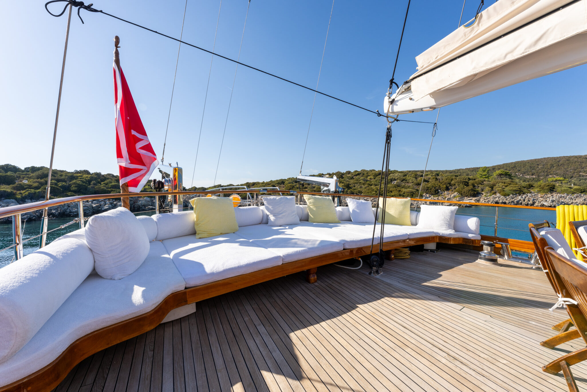 TAKE IT EASIER Umut Yillikci 38m - aft deck sunbathing lounge