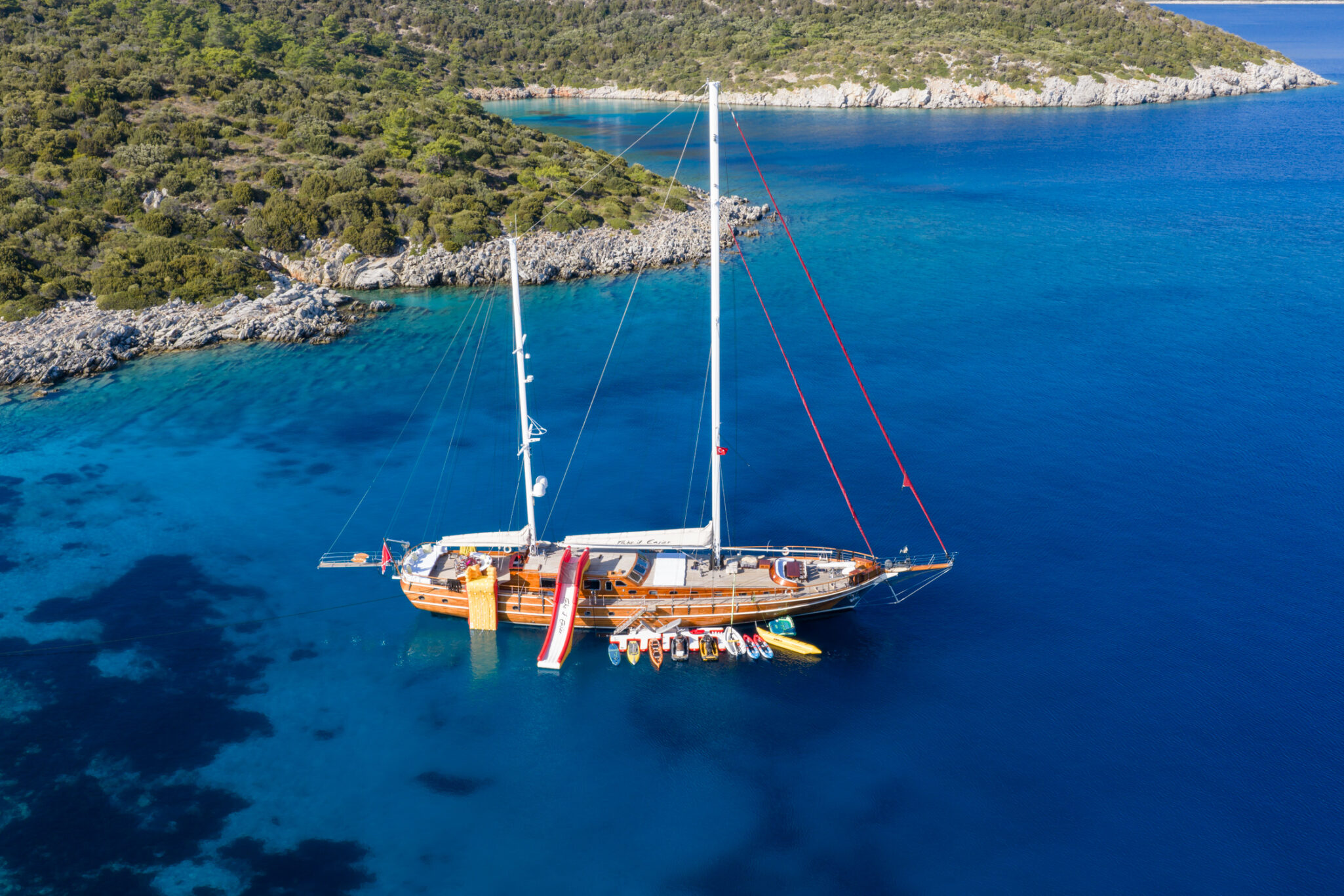 TAKE IT EASIER Umut Yillikci 38m - anchored with the water toys