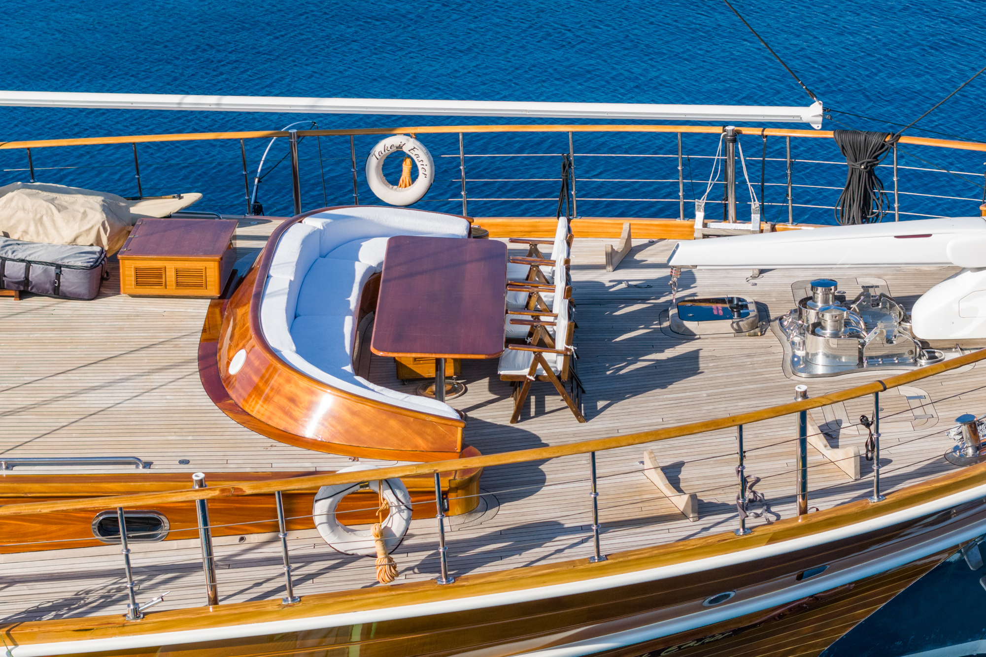 TAKE IT EASIER Umut Yillikci 38m - foredeck alfresco dining area