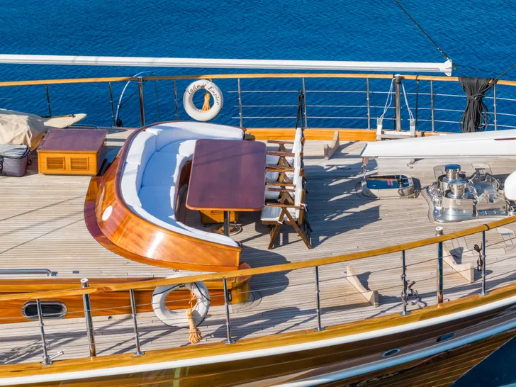 TAKE IT EASIER Umut Yillikci 38m - foredeck alfresco dining area TAKE IT EASIER Umut Yillikci 38m - foredeck alfresco dining area