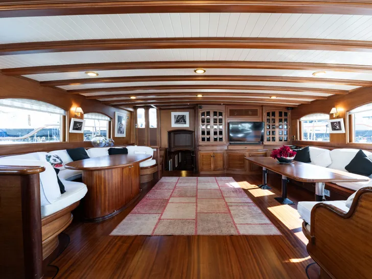 TAKE IT EASIER Umut Yillikci 38m - saloon lounge and dining area TAKE IT EASIER Umut Yillikci 38m - saloon lounge and dining area