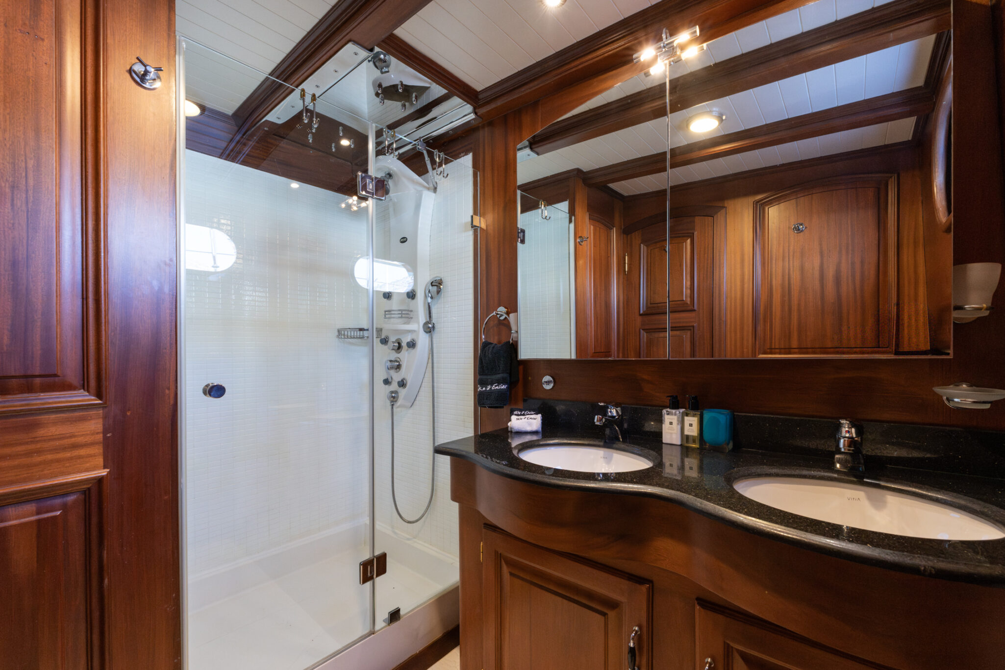 TAKE IT EASIER Umut Yillikci 38m - twin cabin 1 bathroom